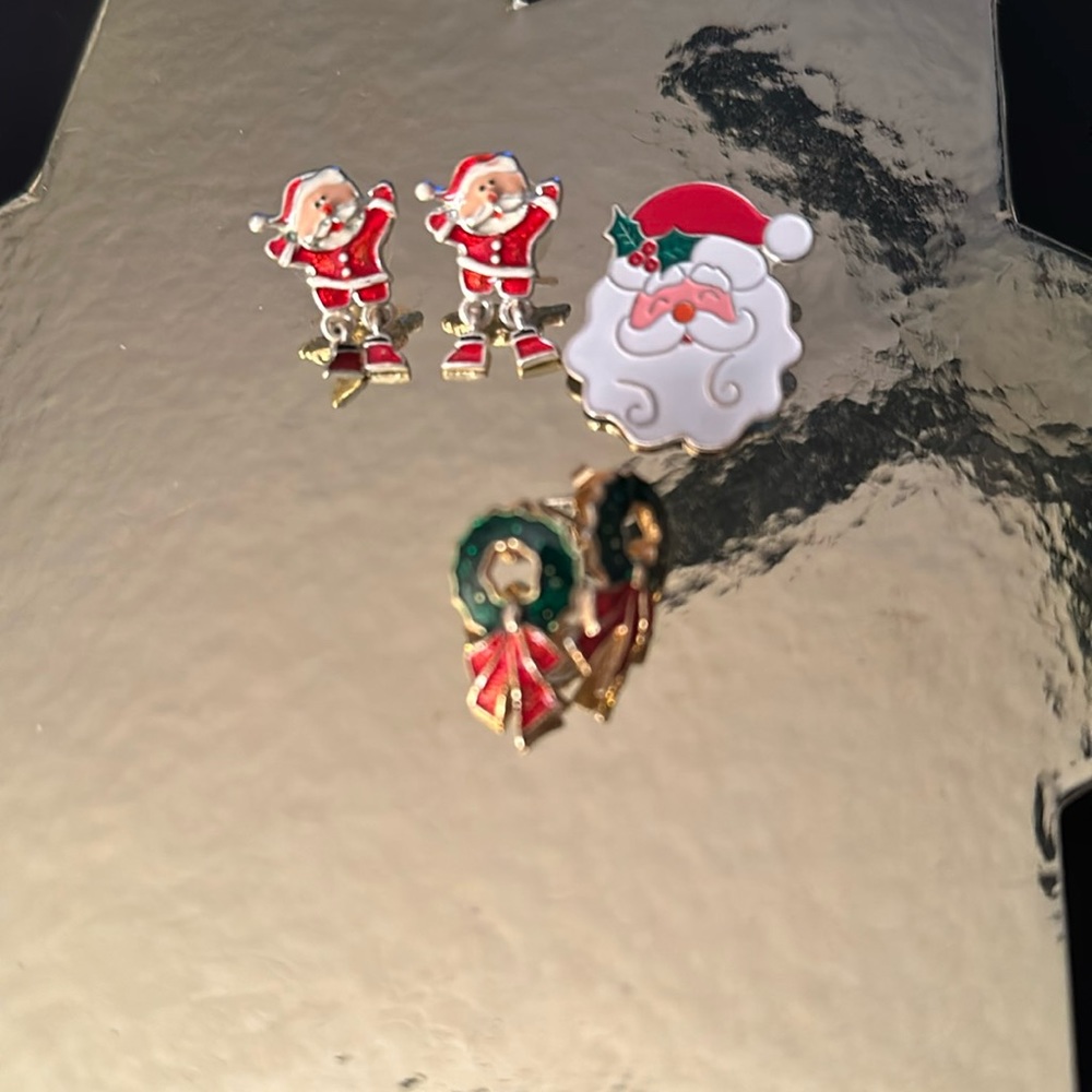 Santa pin and earrings. Wreath earrings